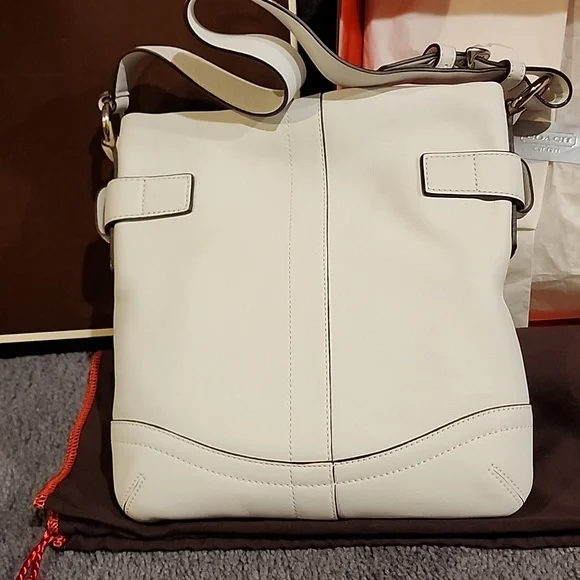 Coach purse, small, white leather - Picture 2 of 5